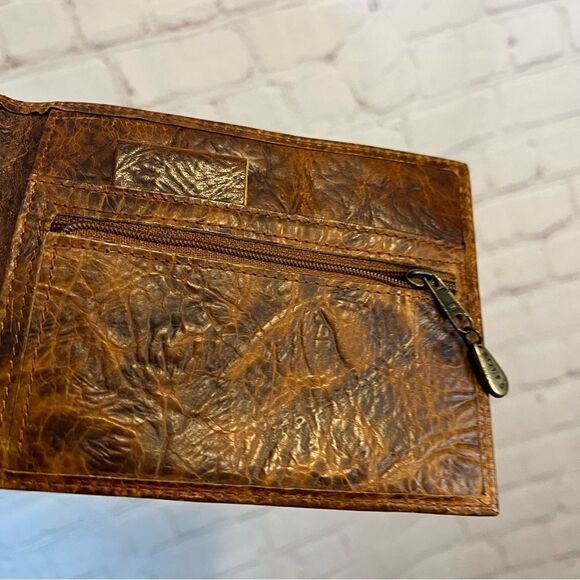 Wilderness Collection Leather Trifold Wallet - Picture 8 of 8